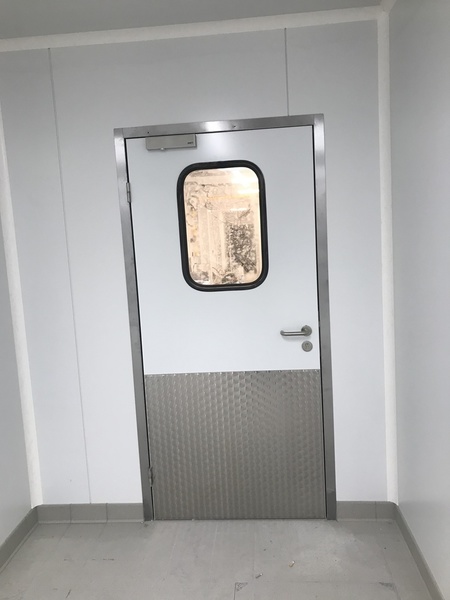 Porte de service semi isotherme  avec Oculus et Protection Inox